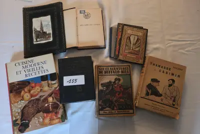 Verzameling van zes diverse vintage boeken, waaronder kookboeken, een schaakgids en titels als Vie et Aventures de Buffalo-Bill en Thanasse et Casi… – kavel bij Goeiendeal, Jette