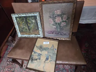Set van drie diverse schilderijen: een boslandschap, een bloemstilleven met rozen en een dorpsgezicht in de sneeuw – Lot 158 – kavel bij Goeiendeal, Jette