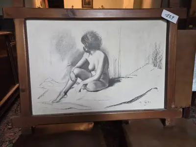 Grote ingelijste houtskool-of krijttekening van een zittend vrouwelijk naaktmodel, gedateerd 19671 – Lot 159 – kavel bij Goeiendeal, Jette
