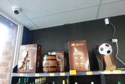 4x Diverse fles wodka Debowa – kavel bij Openbare Verkopen, Gent