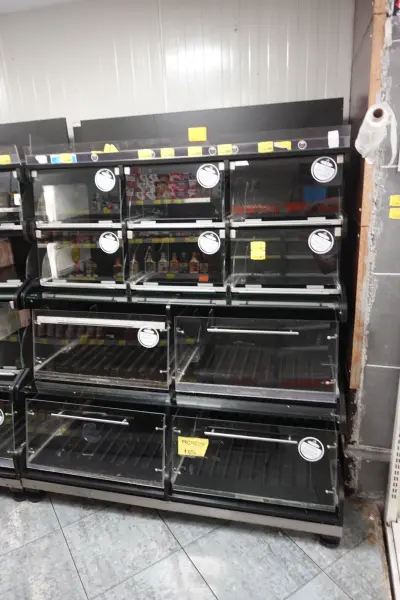 Toonbankvitrine – kavel bij Openbare Verkopen, Gent