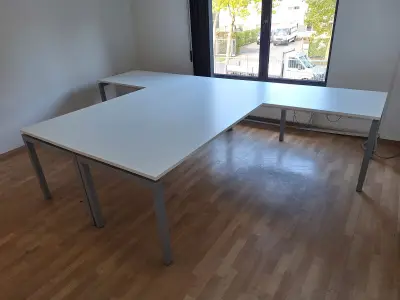 2x Bureauopstelling – kavel bij Openbare Verkopen, Jabbeke