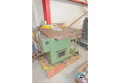 Uitsnij-en ponsmachine – kavel bij Clicpublic, Marche