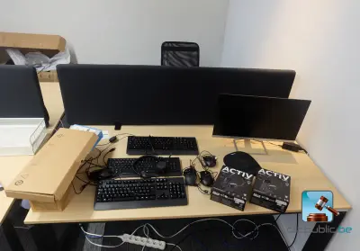 Batch van hardware – kavel bij Clicpublic, Liège