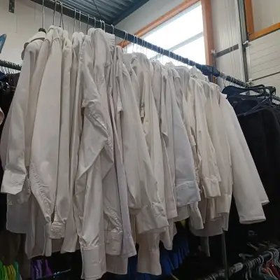 Ca. 34x Kind overhemden – kavel bij Onlineveilingmeester, Drachten