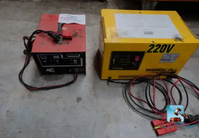 Batterijladers – kavel bij Clicpublic, Marche