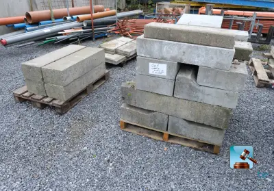 Set betonnen randstenen en lateien – kavel bij Clicpublic, Marche