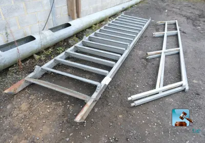 Trap met roostervloer – kavel bij Clicpublic, Marche