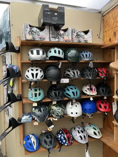 plm 28 fietshelmen – kavel bij VH Auctions