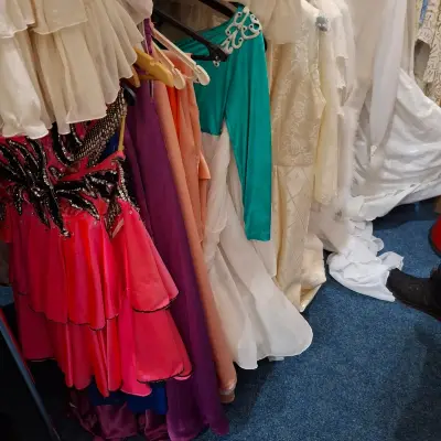 Ball room jurken en witte/crème trouw/gala jurken – kavel bij Onlineveilingmeester, Drachten