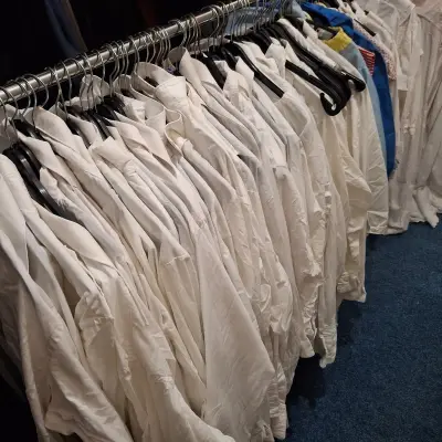 Ca. 86x Witte blouses – kavel bij Onlineveilingmeester, Drachten