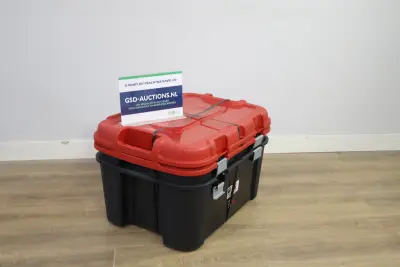 2 Kunststof gereedschapskisten met rood deksel – kavel bij GSD Auctions, Zoeterwoude