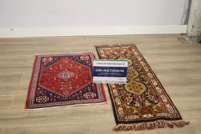 Set van twee decoratieve vloerkleden – kavel bij GSD Auctions, Zoeterwoude