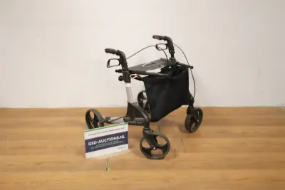 Rollator met zwarte draagtas – kavel bij GSD Auctions, Zoeterwoude