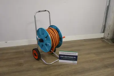 Gardena tuinslang haspel met oranje slang – kavel bij GSD Auctions, Zoeterwoude