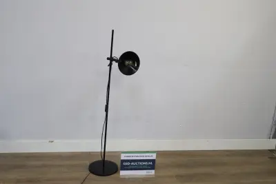 Zwarte verstelbare vloerlamp met ronde kap – kavel bij GSD Auctions, Zoeterwoude