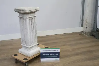 Witte klassieke sokkel zuil – kavel bij GSD Auctions, Zoeterwoude