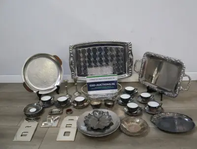 Set zilverkleurig serveerservies en theeservies – kavel bij GSD Auctions, Zoeterwoude