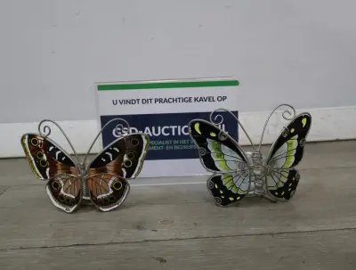 Set metalen vlinderfiguren met gekleurde vleugels, waxinehouders – kavel bij GSD Auctions, Zoeterwoude