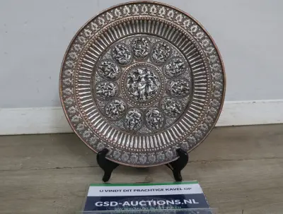 Decoratief metalen wandbord met reliëf – kavel bij GSD Auctions, Zoeterwoude