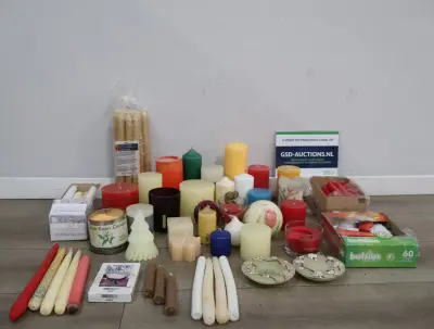 Diverse kaarsen partij met Bolsius theelichtjes – kavel bij GSD Auctions, Zoeterwoude