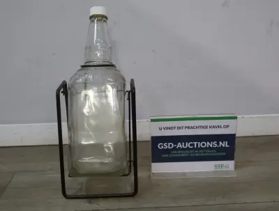 Jim Beam glazen fles in metalen standaard – kavel bij GSD Auctions, Zoeterwoude