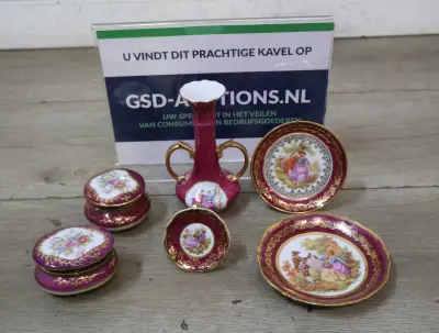 Set van decoratief porseleinen sieradenbakjes, bordjes en vaasje – kavel bij GSD Auctions, Zoeterwoude