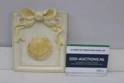 Decoratief wandpaneel met strik en schelp – kavel bij GSD Auctions, Zoeterwoude