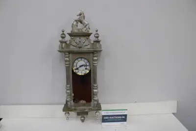 Houten wandklok met paardenornament – kavel bij GSD Auctions, Zoeterwoude