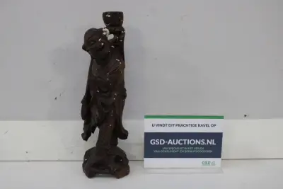 Houten beeld van zingende monnik – kavel bij GSD Auctions, Zoeterwoude