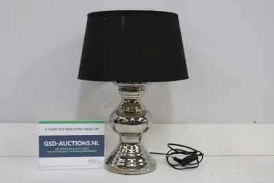 Tafellamp met zilverkleurige voet en zwarte kap – kavel bij GSD Auctions, Zoeterwoude