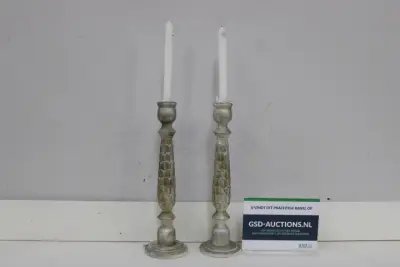 Set kandelaars met witte kaarsen – kavel bij GSD Auctions, Zoeterwoude