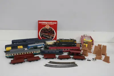 Modelspoorbouw set met treinen en rails – kavel bij GSD Auctions, Zoeterwoude