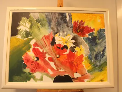 Abstract schilderij met bloemen in wit houten lijst – kavel bij GSD Auctions, Zoeterwoude
