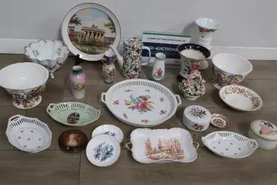 Porseleinen doosjes met decoratieve deksels – kavel bij GSD Auctions, Zoeterwoude