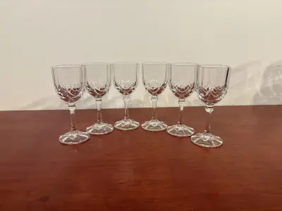 Set van 6 vintage wodka – Luminarc – kavel bij GSD Auctions, Zoeterwoude