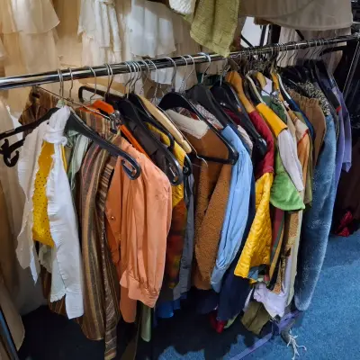 Ca. 42x Diverse toneel bovenkleding – kavel bij Onlineveilingmeester, Drachten