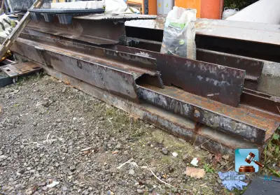 Partij metalen balken – kavel bij Clicpublic