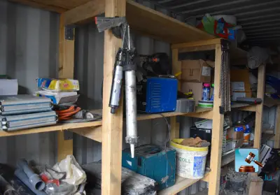 Set gereedschap en bouwmaterialen – kavel bij Clicpublic
