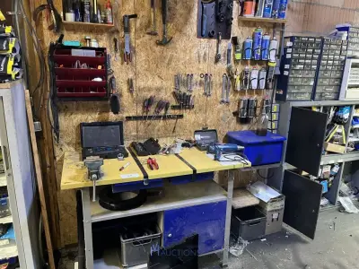 Werktafel met handgereedschap – kavel bij VH Auctions