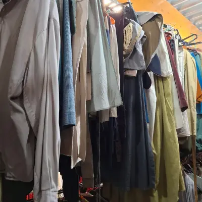 Ca. 69x Toneel bovenkleding – kavel bij Onlineveilingmeester, Drachten