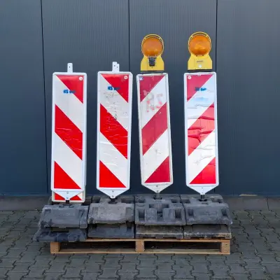 7x Verkeersbaken en 8x kunststof voet – kavel bij Onlineveilingmeester, Raalte