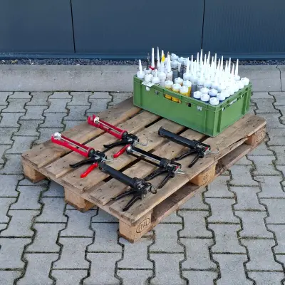 Partij kit en 5x kitspuit – kavel bij Onlineveilingmeester, Raalte