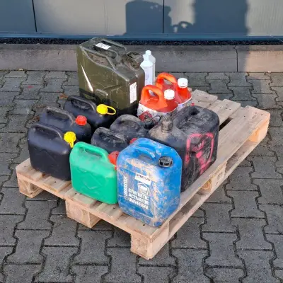 Ca. 11x Jerrycan – kavel bij Onlineveilingmeester, Raalte