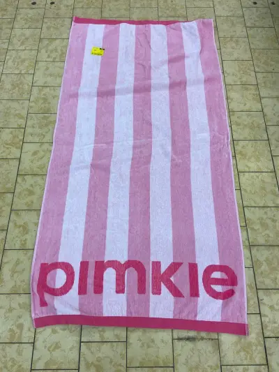 2x Badhanddoek Pimkie Roze – kavel bij Openbare Verkopen, Brugge
