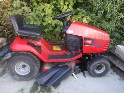 Benzine zitmaaier Toro – kavel bij Openbare Verkopen, Ruiselede