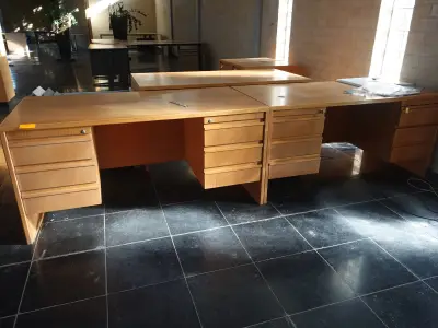 3x Houten bureau – kavel bij Openbare Verkopen, Ruiselede