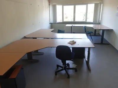 3x Houten bureau – kavel bij Openbare Verkopen, Ruiselede