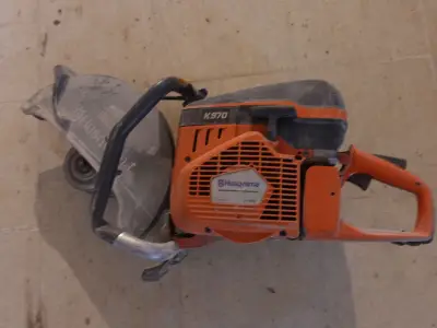 Benzine betonzaagmachine Husqvarna – kavel bij Openbare Verkopen, Ruiselede