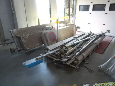 Onderdelen sectionale poort – kavel bij Openbare Verkopen, Anzegem